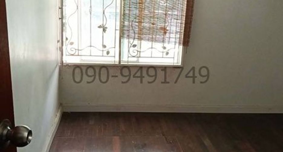 For rent 4 bedrooms house in Bangkok Noi, Bangkok