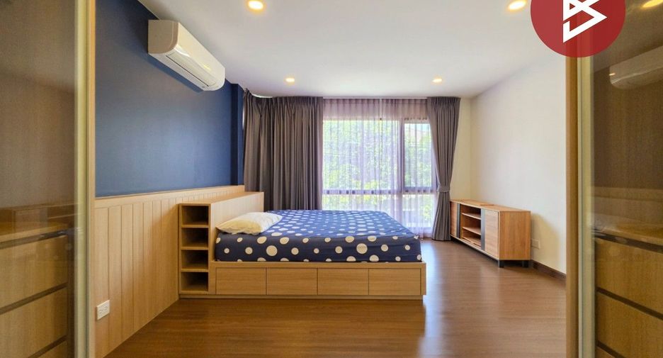 For sale 4 bedrooms house in Mueang Nonthaburi, Nonthaburi