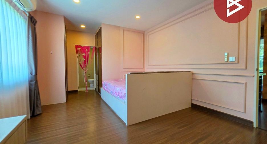 For sale 4 bedrooms house in Mueang Nonthaburi, Nonthaburi