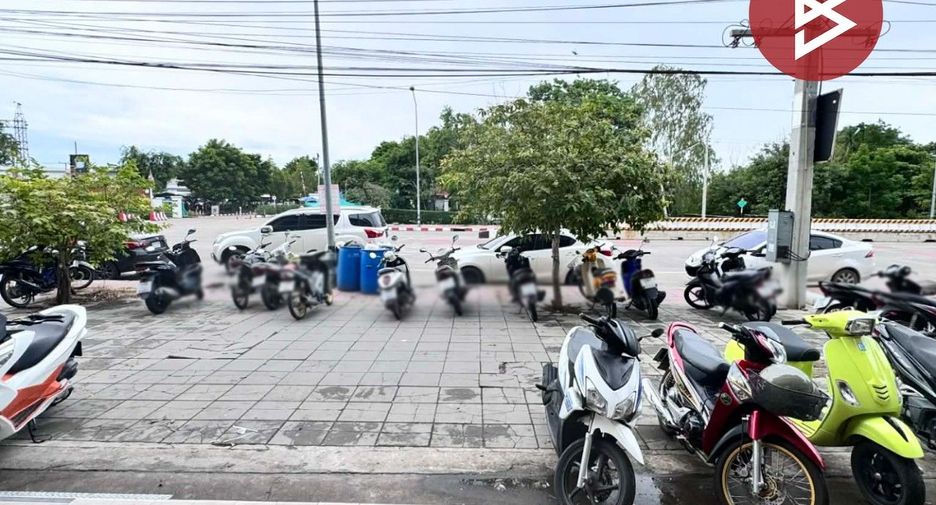 For sale 4 bedrooms retail Space in Nakhon Chai Si, Nakhon Pathom