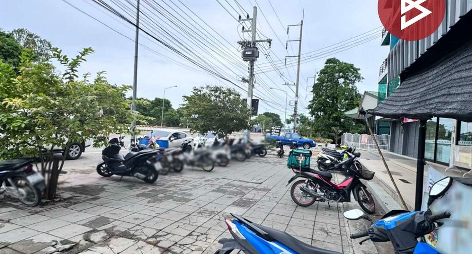 For sale 4 bedrooms retail Space in Nakhon Chai Si, Nakhon Pathom