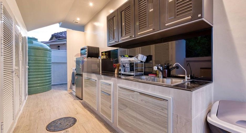 For sale 4 bedrooms villa in Ko Samui, Surat Thani