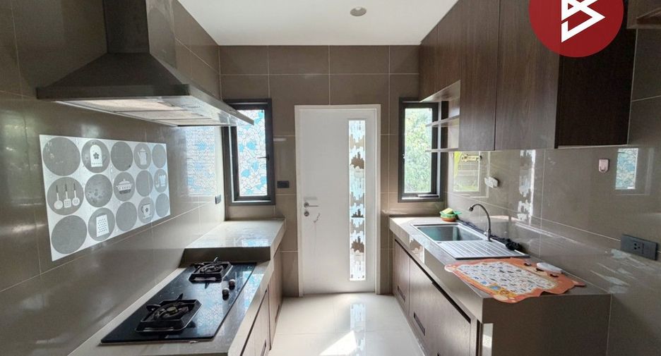 For sale 4 bedrooms house in Bang Khun Thian, Bangkok