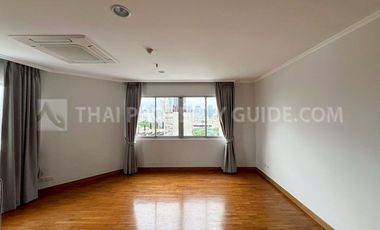 For rent 3 bedrooms condo in Sathon, Bangkok