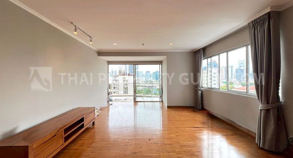 For rent 3 bedrooms condo in Sathon, Bangkok
