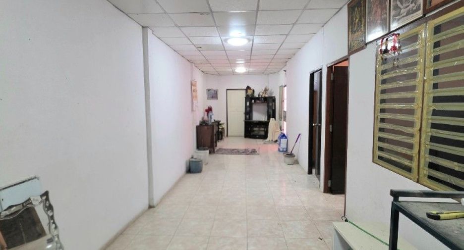 For sale 3 ベッドルーム townhouse in East Pattaya, Pattaya