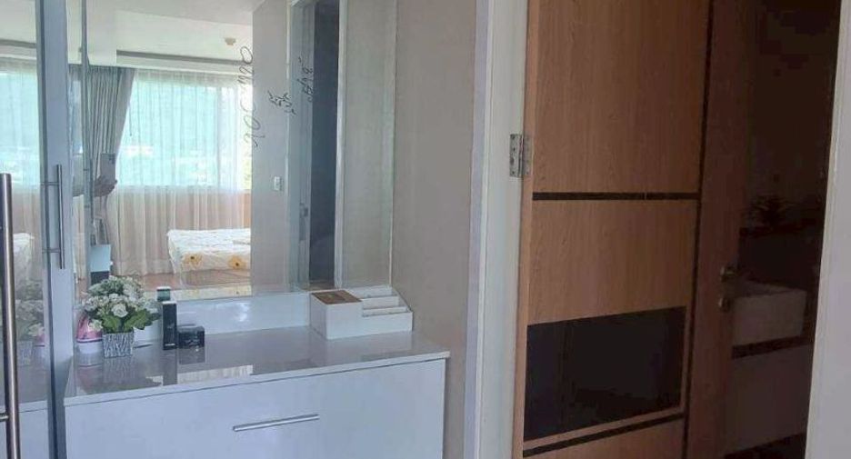For sale 1 bed condo in Si Racha, Chonburi