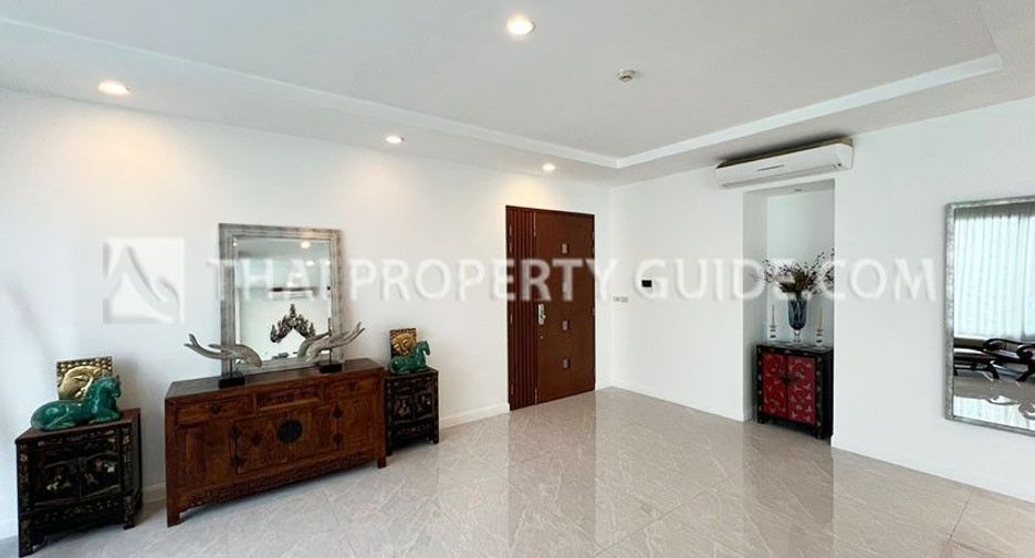 For rent 4 bedrooms apartment in Phra Khanong, Bangkok