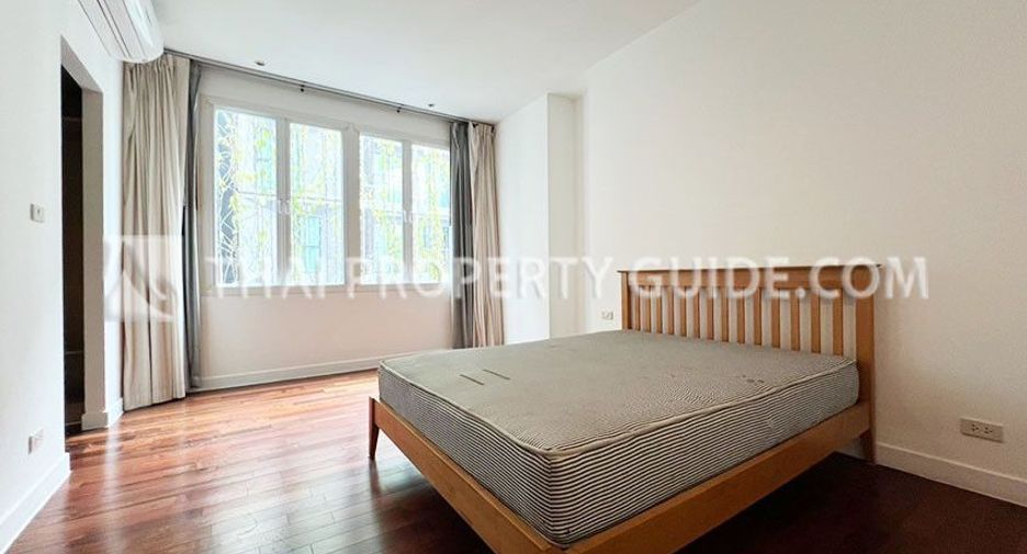 For rent 4 bedrooms apartment in Phra Khanong, Bangkok