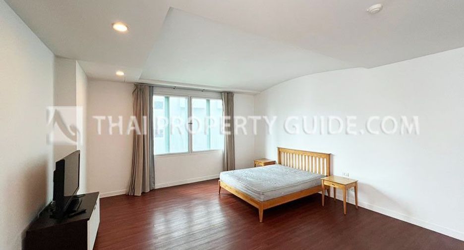 For rent 4 bedrooms apartment in Phra Khanong, Bangkok