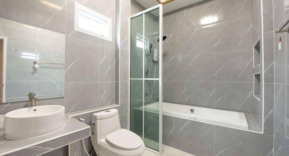 For rent and for sale 3 bedrooms villa in Bang Lamung, Chonburi