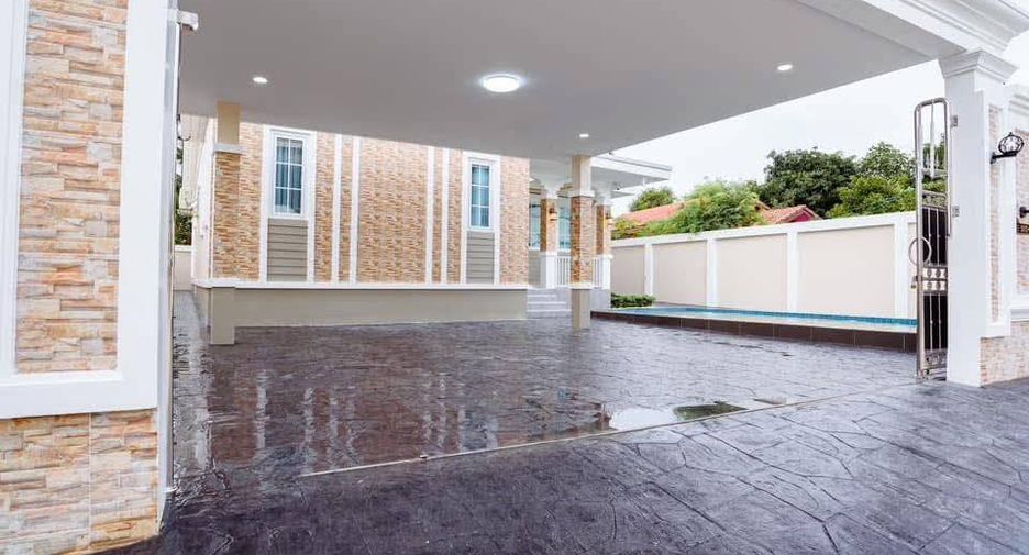 For rent and for sale 3 bedrooms villa in Bang Lamung, Chonburi