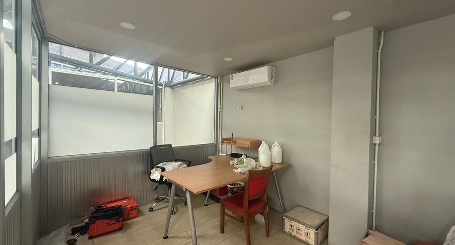 For rent 5 bedrooms warehouse in East Pattaya, Pattaya