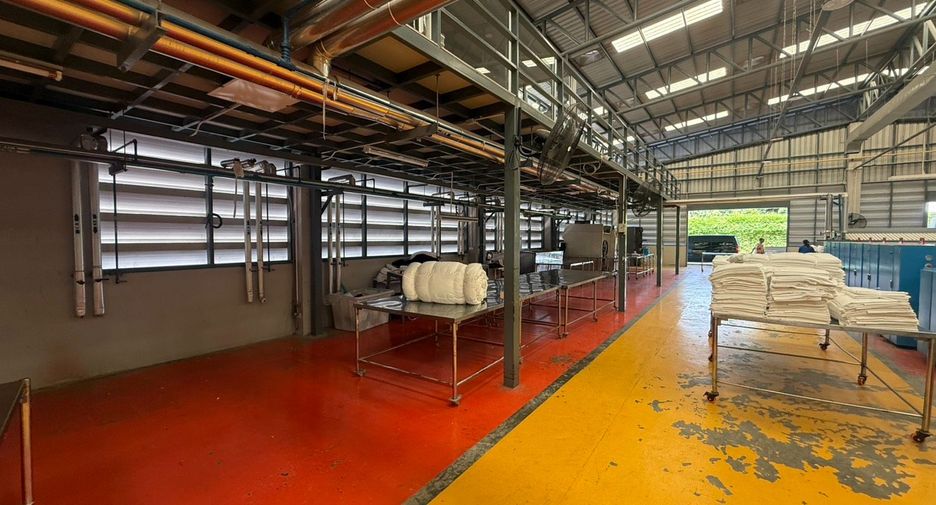 For rent 5 bedrooms warehouse in East Pattaya, Pattaya