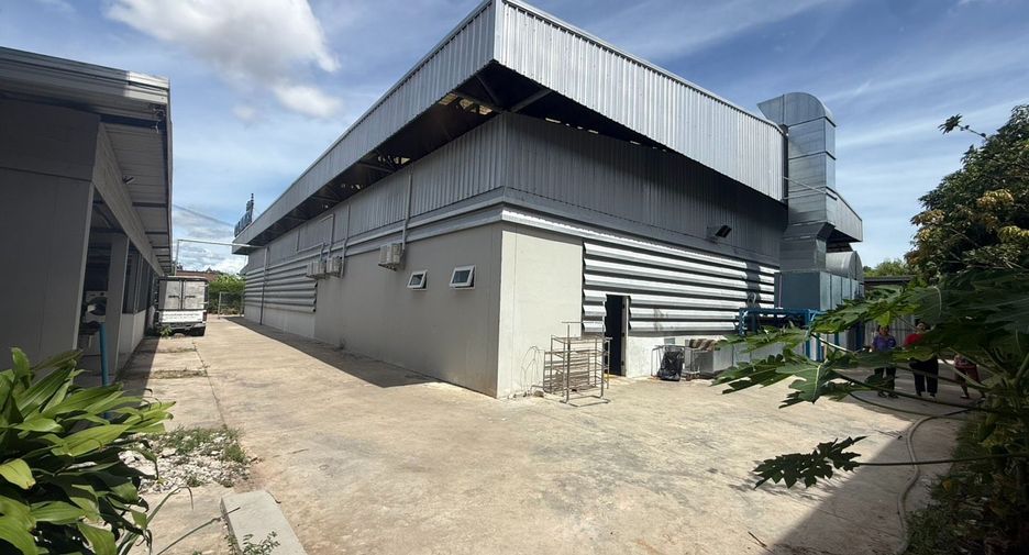 For rent 5 bedrooms warehouse in East Pattaya, Pattaya