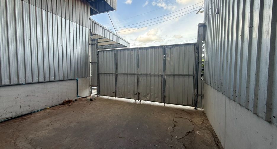 For rent 5 bedrooms warehouse in East Pattaya, Pattaya