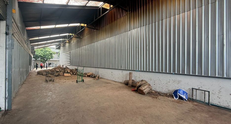 For rent 5 bedrooms warehouse in East Pattaya, Pattaya
