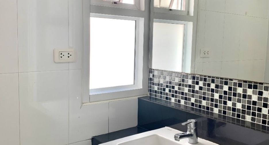 For sale 1 bed condo in Mueang Chon Buri, Chonburi