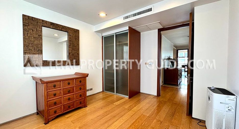 For rent 3 bedrooms condo in Khlong Toei, Bangkok