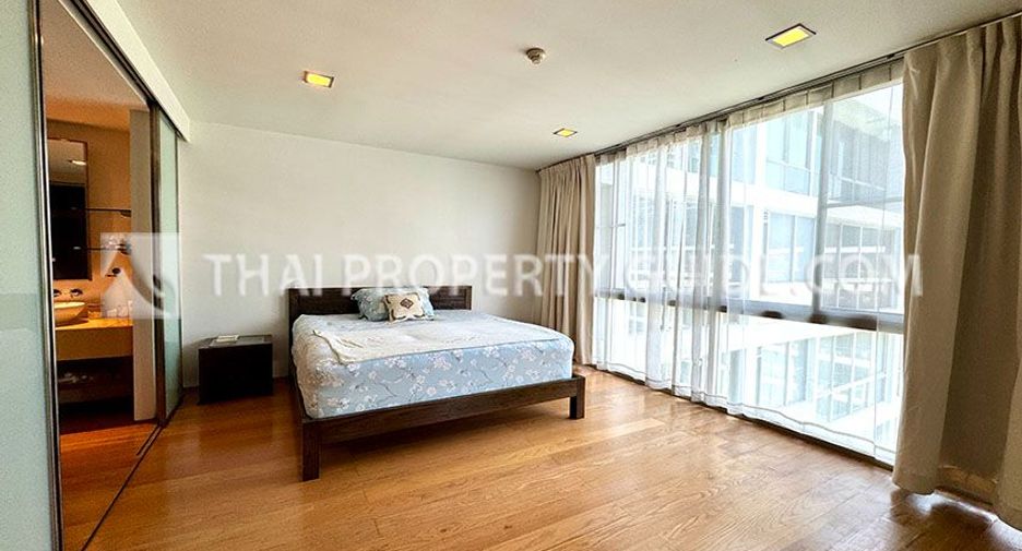 For rent 3 bedrooms condo in Khlong Toei, Bangkok