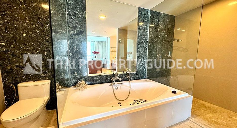 For rent 3 bedrooms condo in Khlong Toei, Bangkok