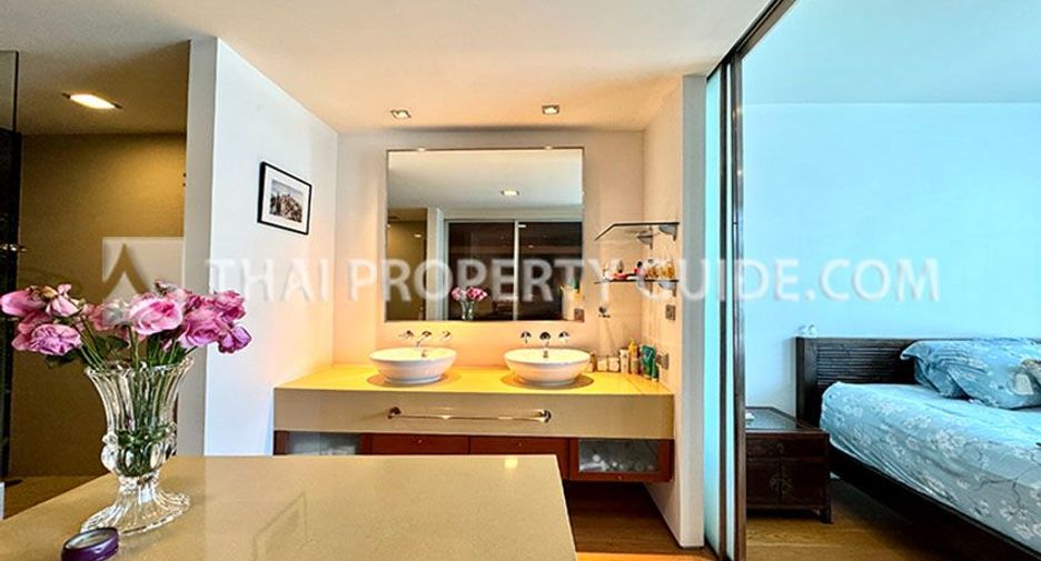 For rent 3 bedrooms condo in Khlong Toei, Bangkok