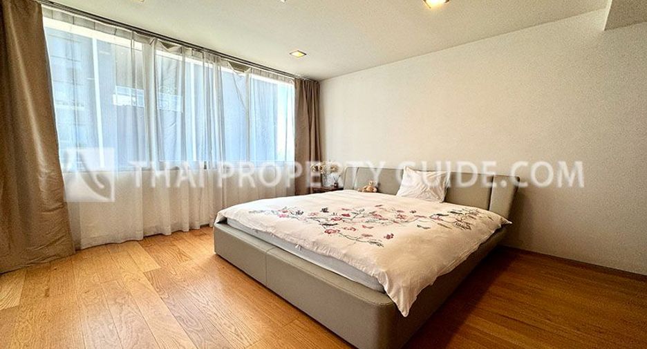 For rent 3 bedrooms condo in Khlong Toei, Bangkok