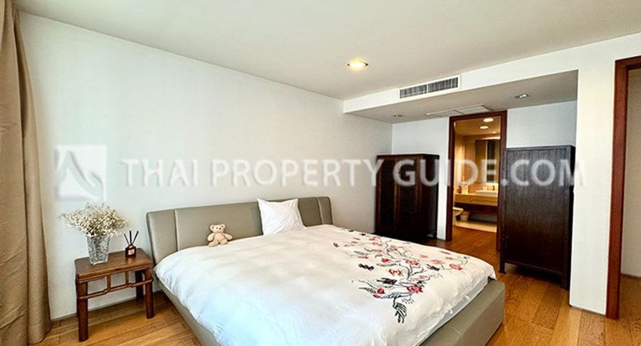For rent 3 bedrooms condo in Khlong Toei, Bangkok