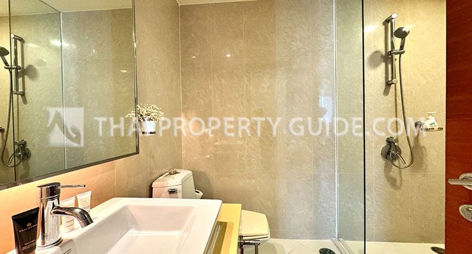 For rent 3 bedrooms condo in Khlong Toei, Bangkok
