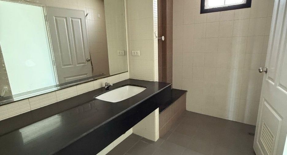 Продажа 4 спальни торговое помещение в Mueang Samut Sakhon, Самутсакхон