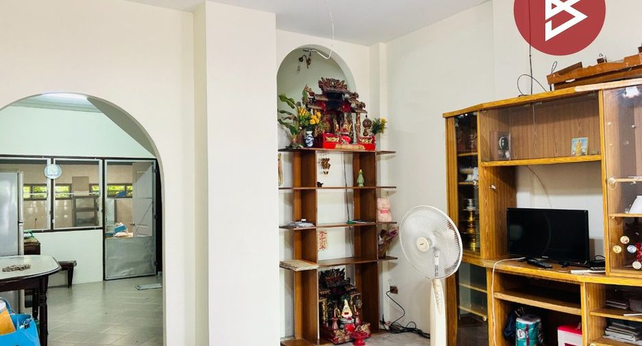For sale 3 bedrooms townhouse in Bang Na, Bangkok