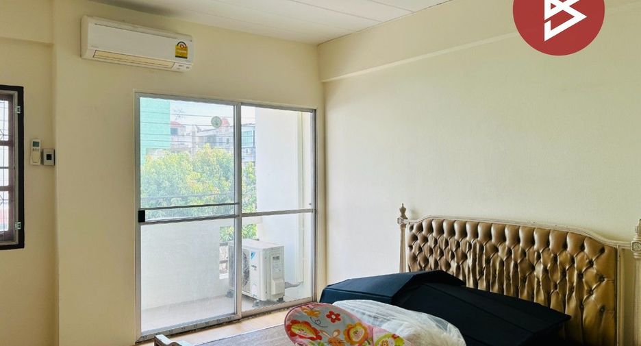 For sale 3 bedrooms townhouse in Bang Na, Bangkok