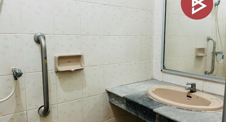 For sale 3 bedrooms townhouse in Bang Na, Bangkok
