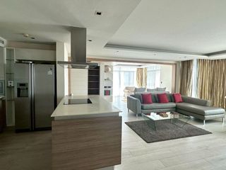 For rent 2 bedrooms condo in Phaya Thai, Bangkok