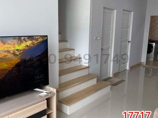 Casa adosada en alquiler de 3 habitaciones en Lat Krabang, Bangkok