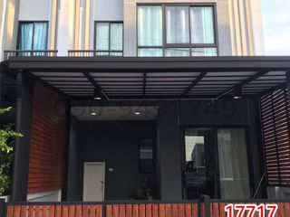 Casa adosada en alquiler de 3 habitaciones en Lat Krabang, Bangkok