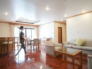 出租 4 卧室 公寓式住宅 在 Watthana, 曼谷