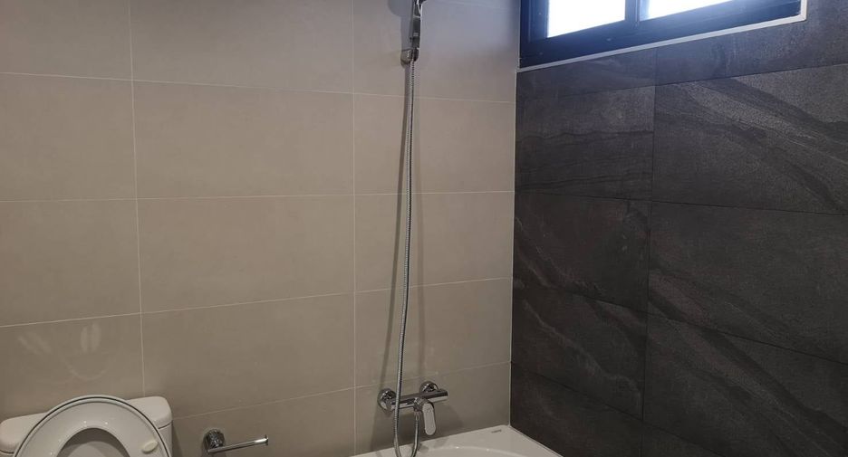 For rent 3 bedrooms apartment in Watthana, Bangkok