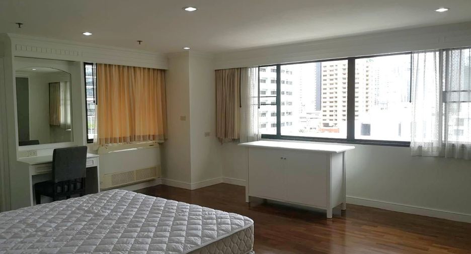 For rent 3 bedrooms apartment in Watthana, Bangkok