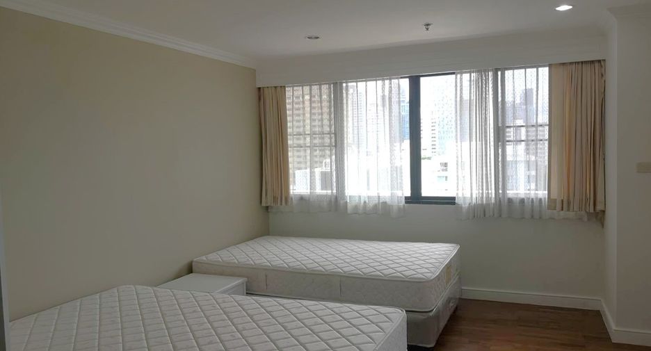 For rent 3 bedrooms apartment in Watthana, Bangkok