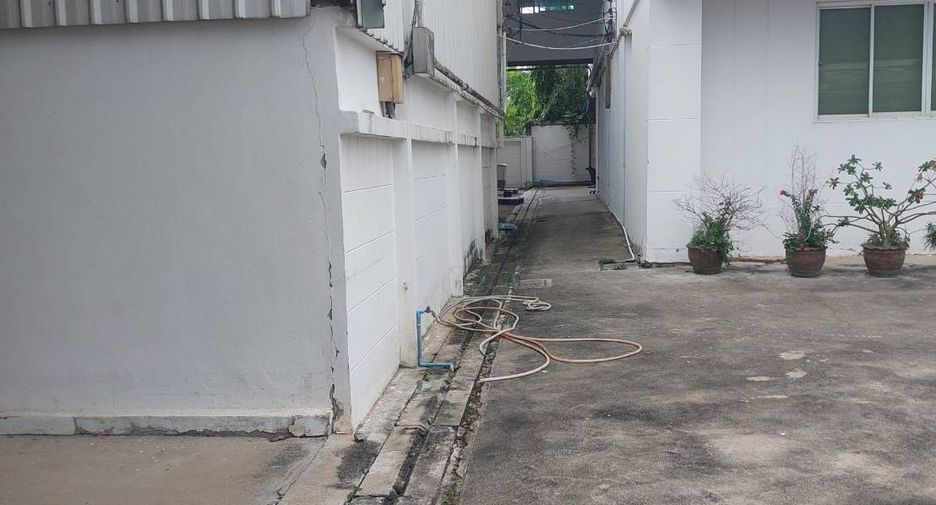 For rent 6 bedrooms retail Space in Bang Khen, Bangkok