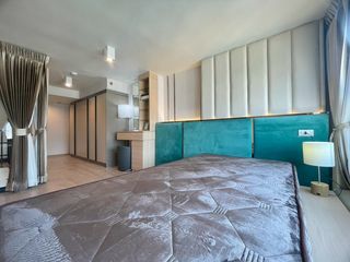 Condo en alquiler de 2 habitaciones en Huai Khwang, Bangkok