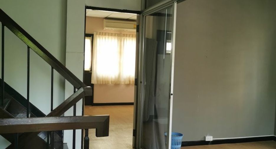 出租 3 卧室 联排别墅 在 Khlong Toei, 曼谷