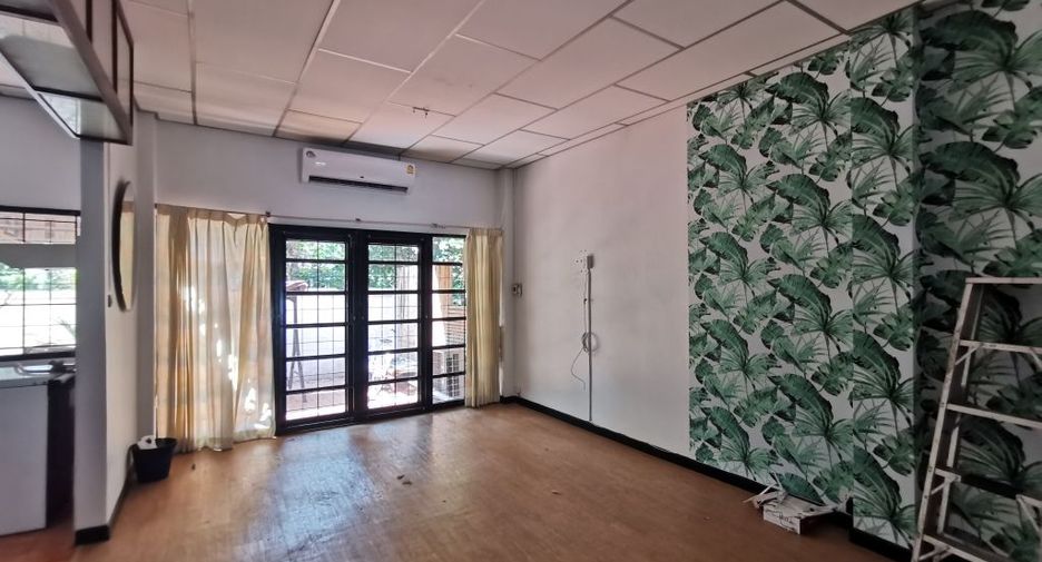 出租 3 卧室 联排别墅 在 Khlong Toei, 曼谷