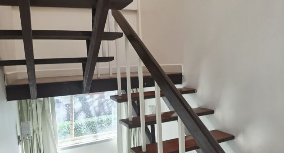 For rent 4 bedrooms townhouse in Watthana, Bangkok