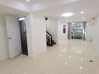 For rent 4 bedrooms townhouse in Watthana, Bangkok
