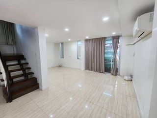 For rent 4 bedrooms townhouse in Watthana, Bangkok