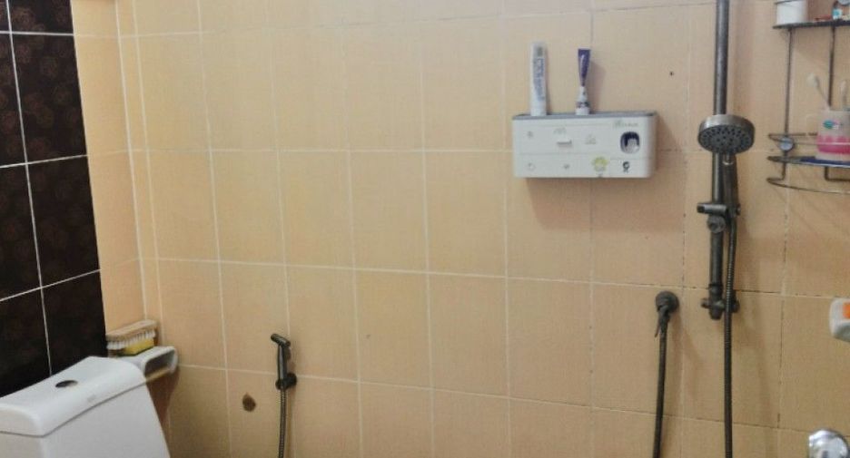 For sale 3 bedrooms townhouse in Sam Phran, Nakhon Pathom
