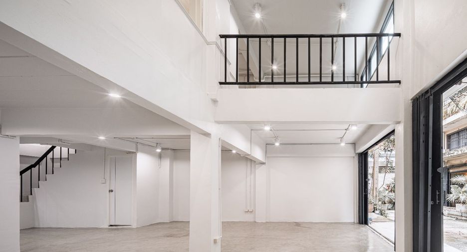 For sale retail Space in Bang Rak, Bangkok