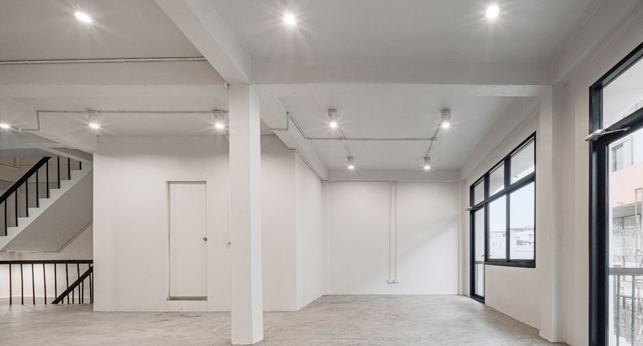 For sale retail Space in Bang Rak, Bangkok